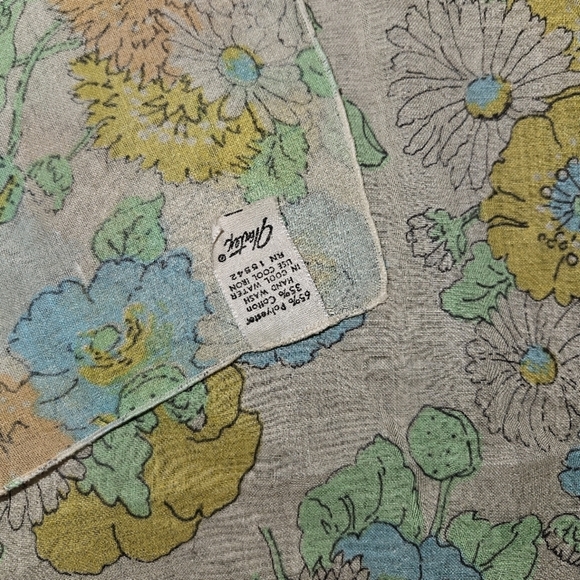 Vintage Floral Patterned Scarf - Picture 2 of 5
